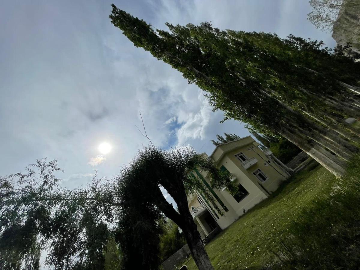 Skardu Saraye Hotel & Resort Exterior foto